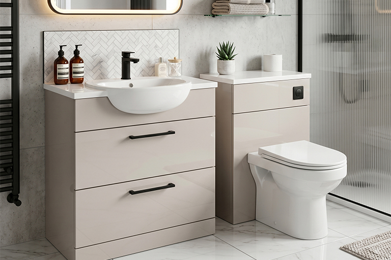 Lymington Freestanding