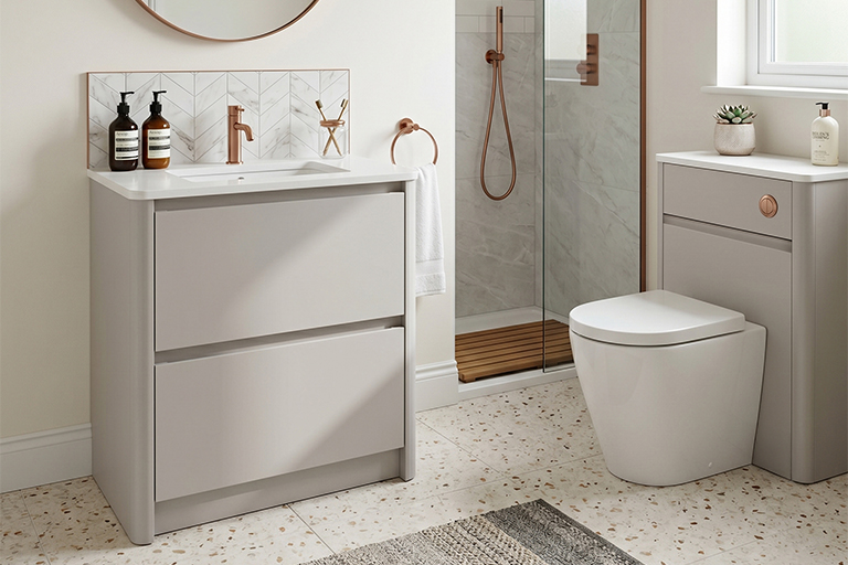 Selborne Freestanding